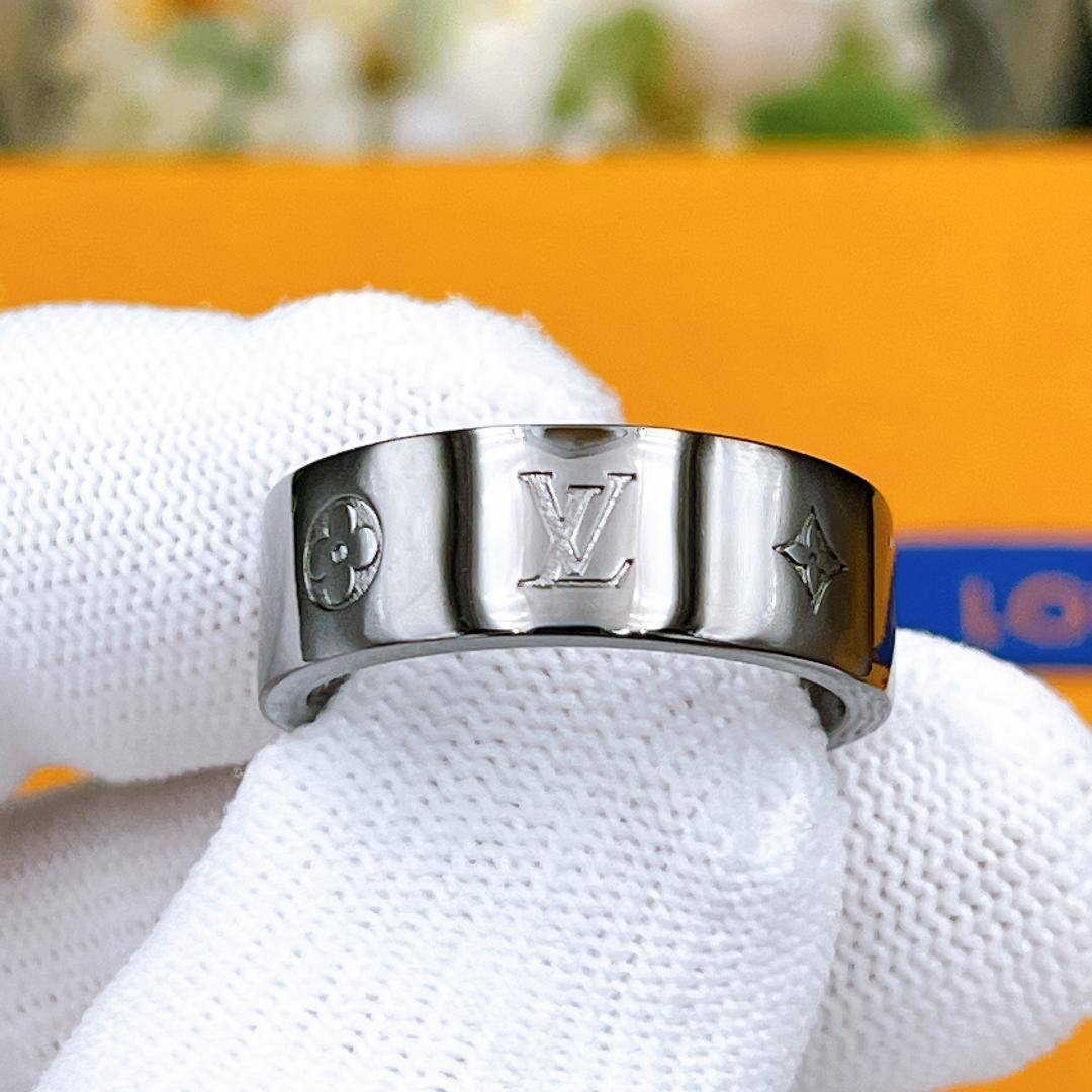 LOUIS VUITTON - ◇ルイヴィトン◇新品仕上済 M00513 LV