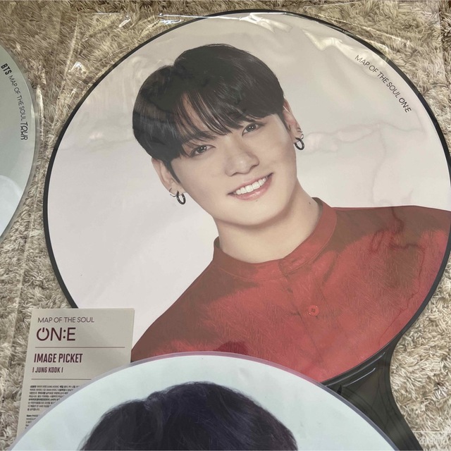 BTS グク ジョングク うちわの通販 by 🌿｜ラクマ