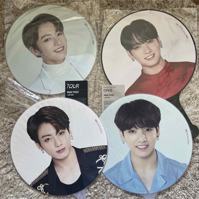 BTS グク ジョングク うちわの通販 by 🌿｜ラクマ