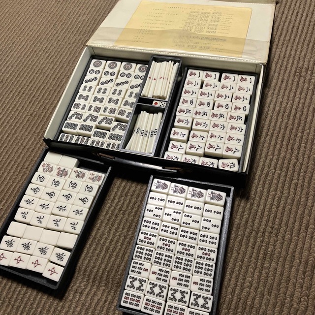 麻雀牌 背黒 昭和レトロの通販 by さとなか's shop｜ラクマ