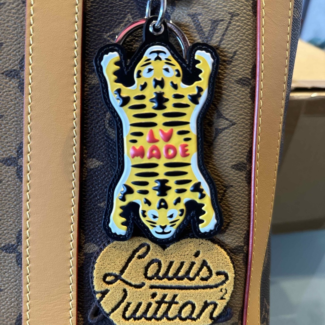 LOUIS VUITTON - ルイヴィトン LV MADE ポルト クレ タイガー MP3221