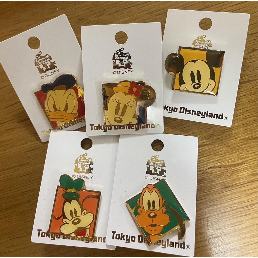 Disney - ディズニーランド レトロ ピンバッジ セットの通販 by 舞浜