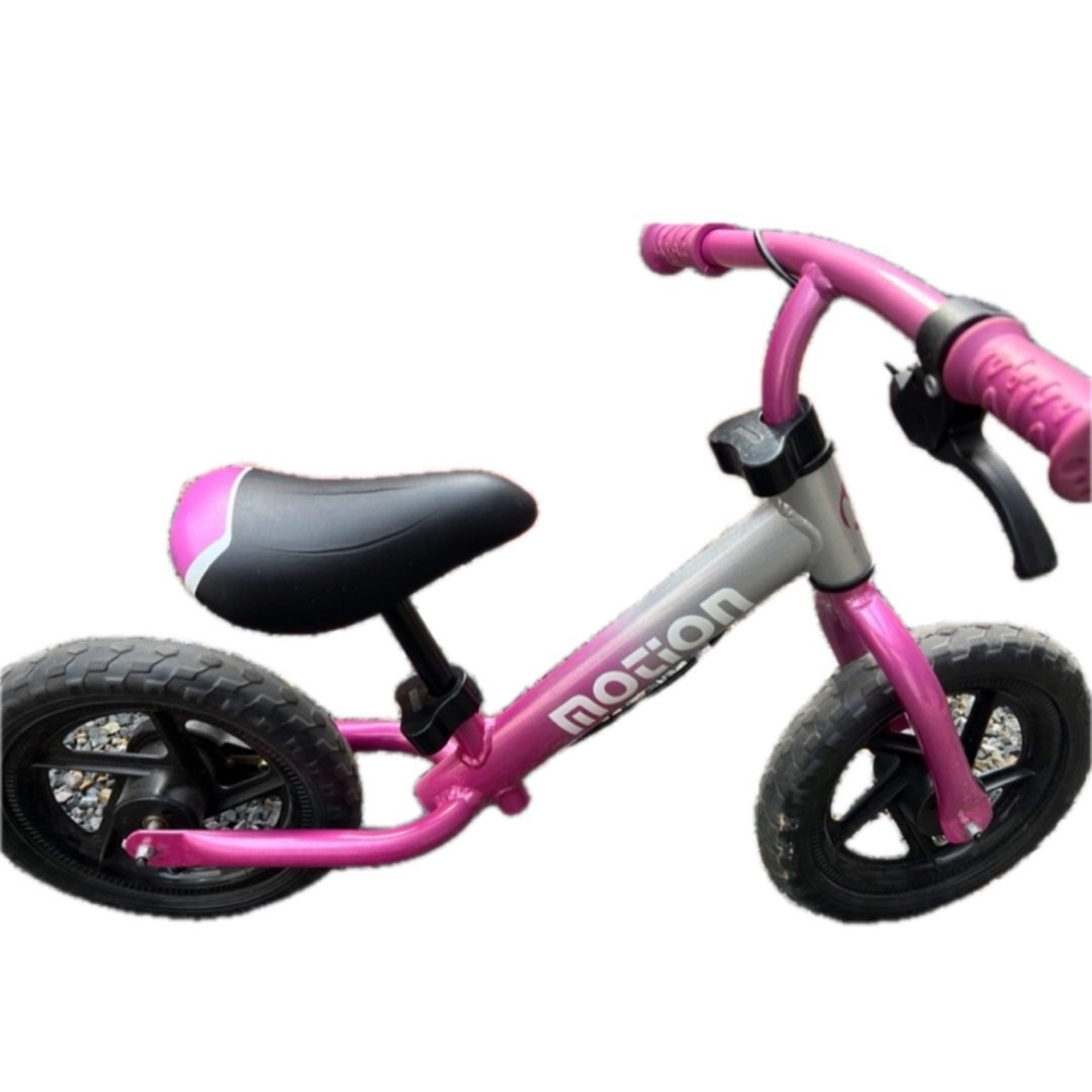 ストライダーmotion ピンク ペダル無しでバランス良く早く自転車に乗れ