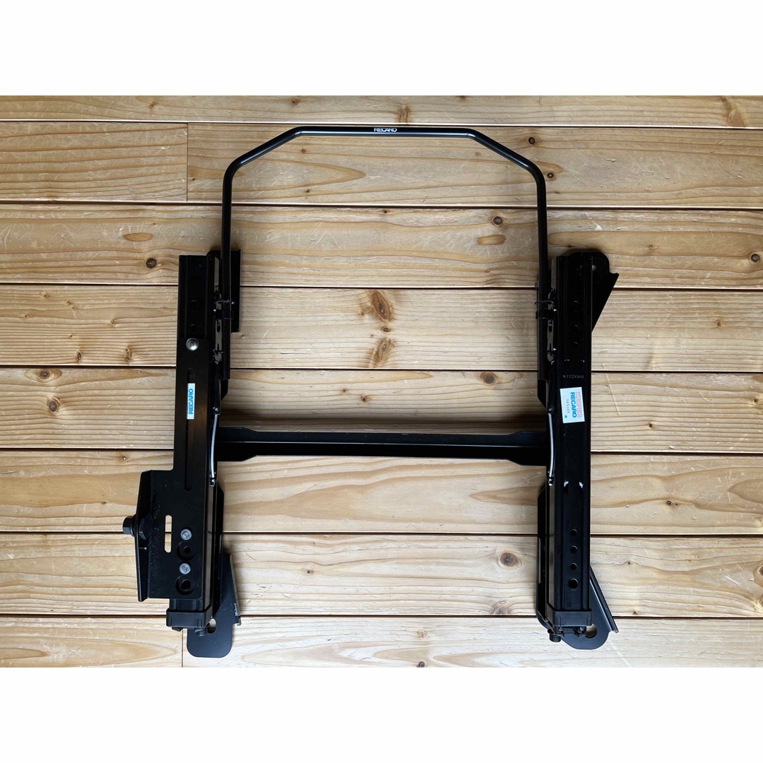 RECARO ベースフレーム トヨタ プリウス 右席用 2080．011．2 Z