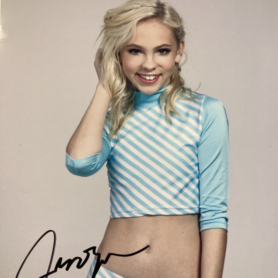 ジョーディン・ジョーンズ直筆サイン入り超大型写真…人気ダンサー…の