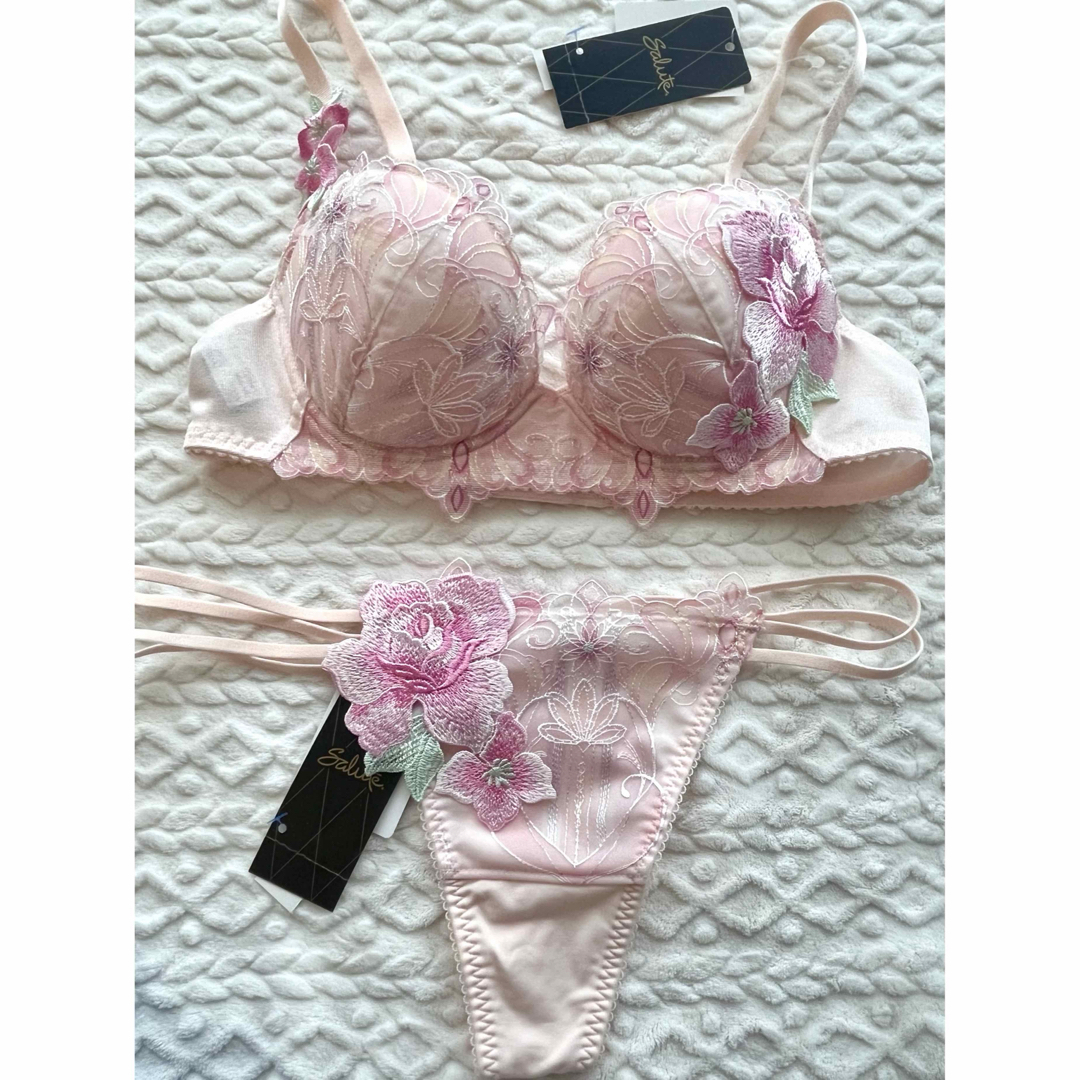 Wacoal - 【新品未使用】ワコール サルート 61G ブラ&ショーツ セット