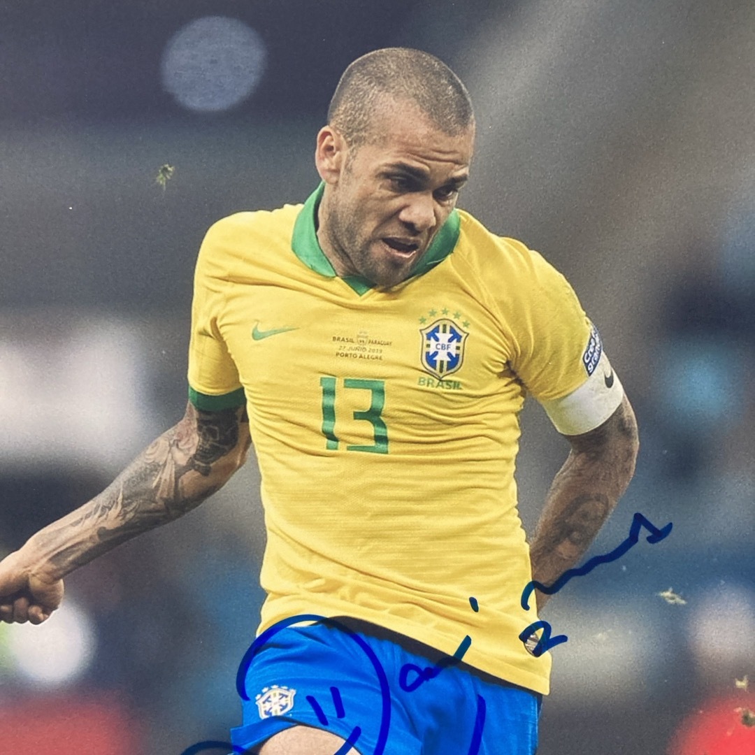 ダニエウ・アウヴェス直筆サイン入り大型写真…ブラジル代表サッカー