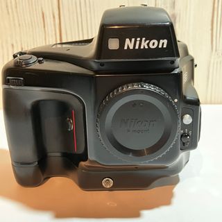 Nikon - ❤️近遠対応の万能レンズ&新品カメラバッグ付き❤️Nikon D70