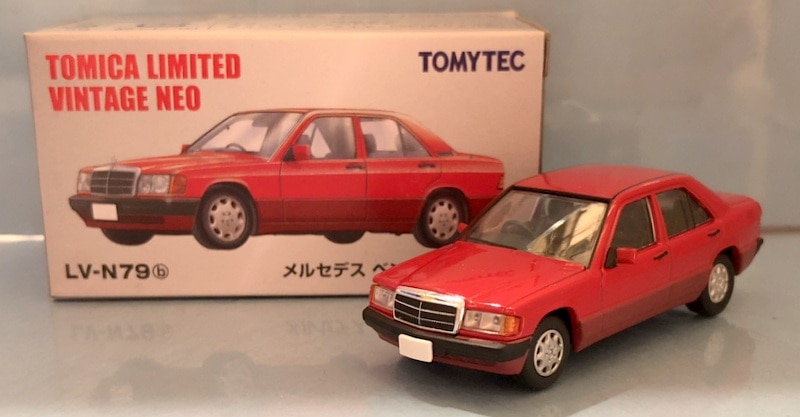 トミカリミテッドヴィンージネオ ベンツ 190E 2.3 赤 1/64 箱付き