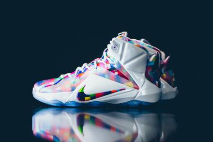 国内7月18日発売予定】 ナイキ レブロン12 EXT マルチカラー