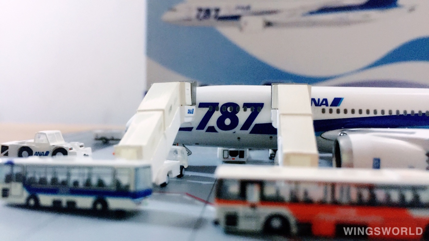 Phoenix 1:400 Boeing 787-8 ANA 全日空PH10585 JA805A 787 logo的照片