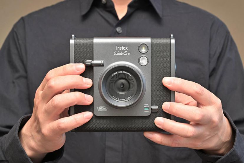 新型“チェキ”「instax WIDE Evo」速攻レポ！ 多彩な撮影が楽しめる