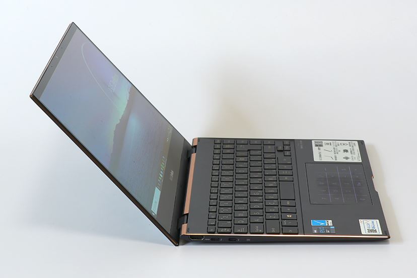 Tiger Lake搭載の「ZenBook Flip S」は、上品なデザインかつ実用度高め