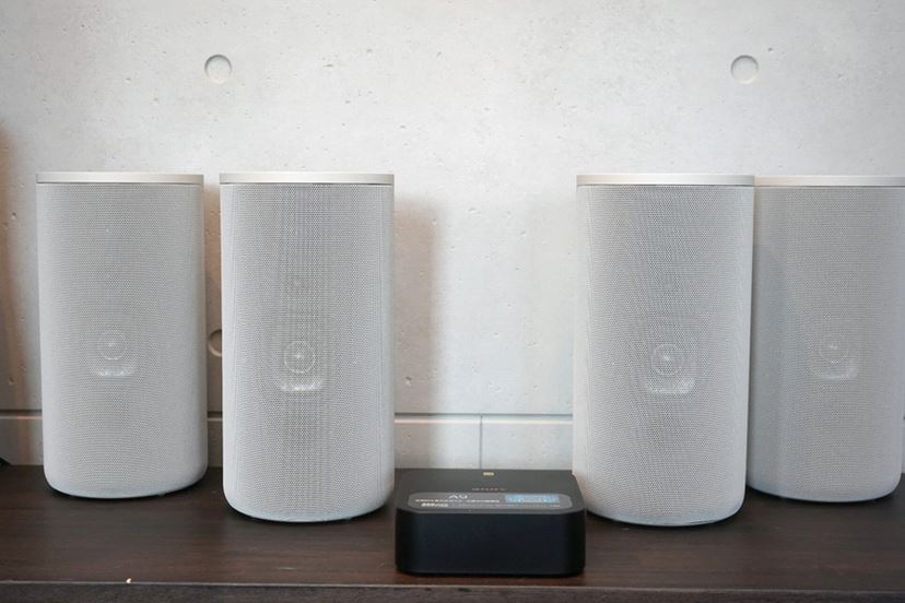 自宅リビングでソニーの最新ホームシアタースピーカー「HT-A9」を