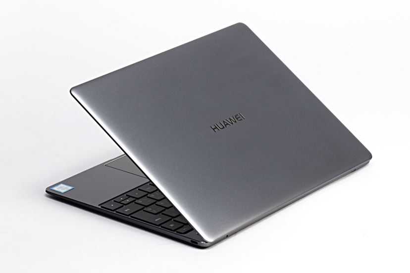 初のノートPCとは思えない完成度の高さ！ ファーウェイ「MateBook X