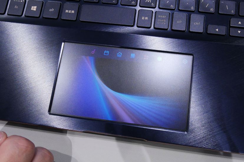なぜタッチパッドを液晶に！？ 変態ノートPC「ZenBook Pro 15」がASUS