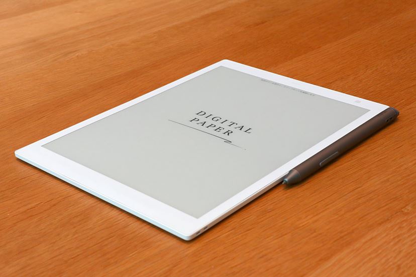 富士通が“無限ノート”で文具市場に本腰!? 超軽量・薄型の「電子