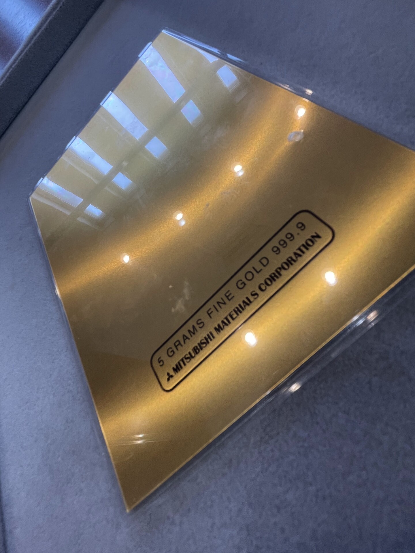 三菱マテリアルの純金ラミネート：お守りとしても人気の高い贈り物