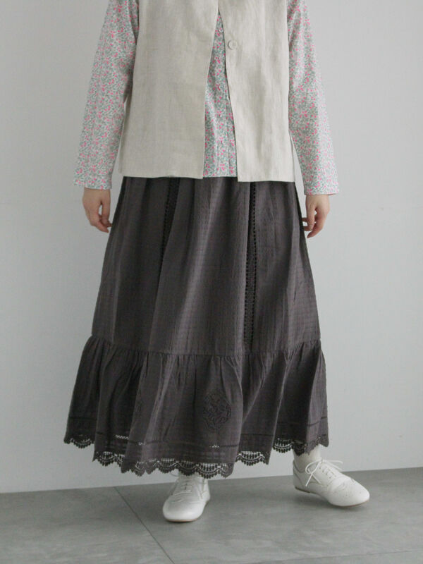 セール】 パーツレース刺繍スカート（オフホワイト/チャコールグレー