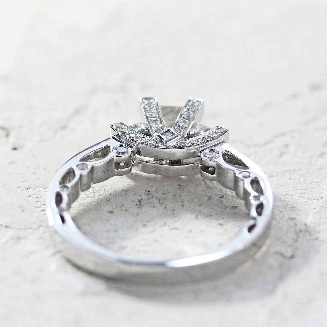 プリンセスカットダイヤモンドリング WG – JaMais Jewelry