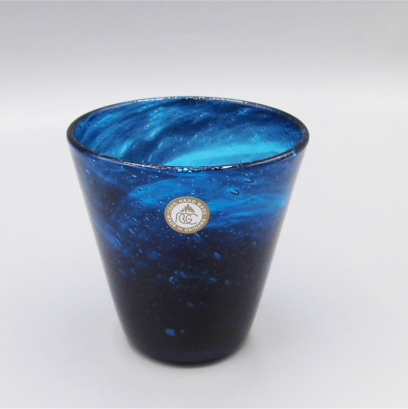 現代の名工 末吉清一が生み出す宇宙をテーマにした「2つの琉球ガラス