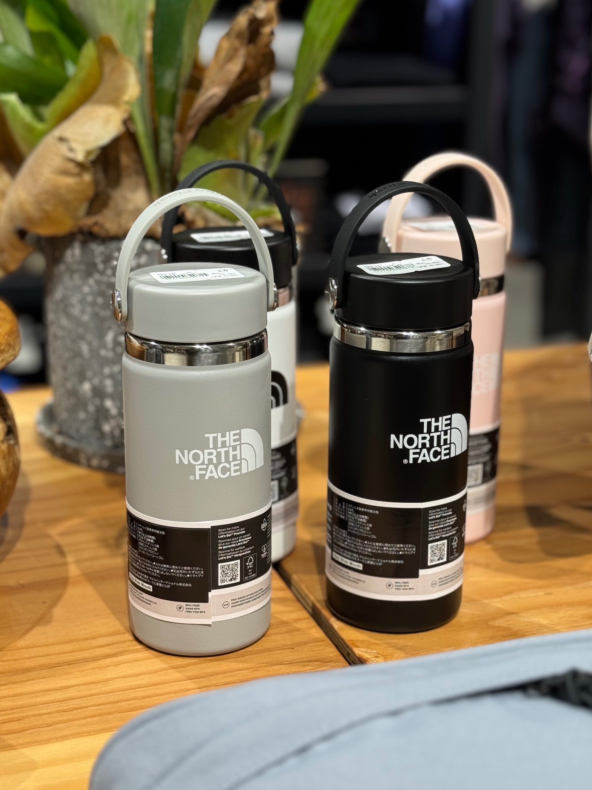 大人気ボトル入荷いたしました☘️ │ザ・ノース・フェイス