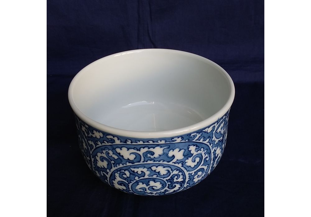 村上玄輝作 染付唐草文 抹茶碗 | 久留米で話題を呼んでいる古美術店は