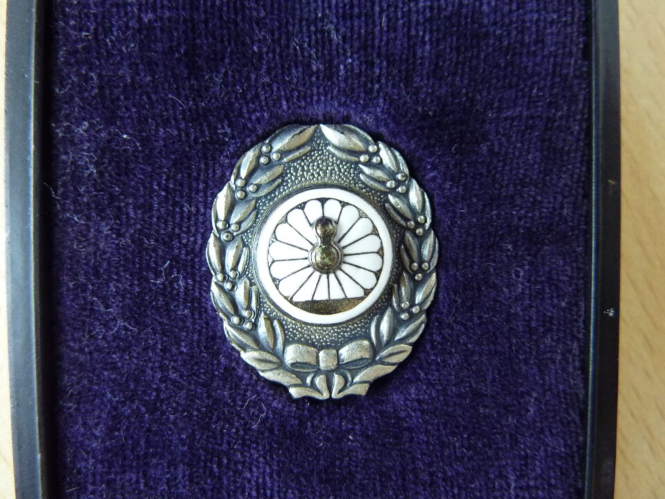 日本国有鉄道功績章 純銀 功労賞 ピンバッチ 勲章 買取りしたのは 金の