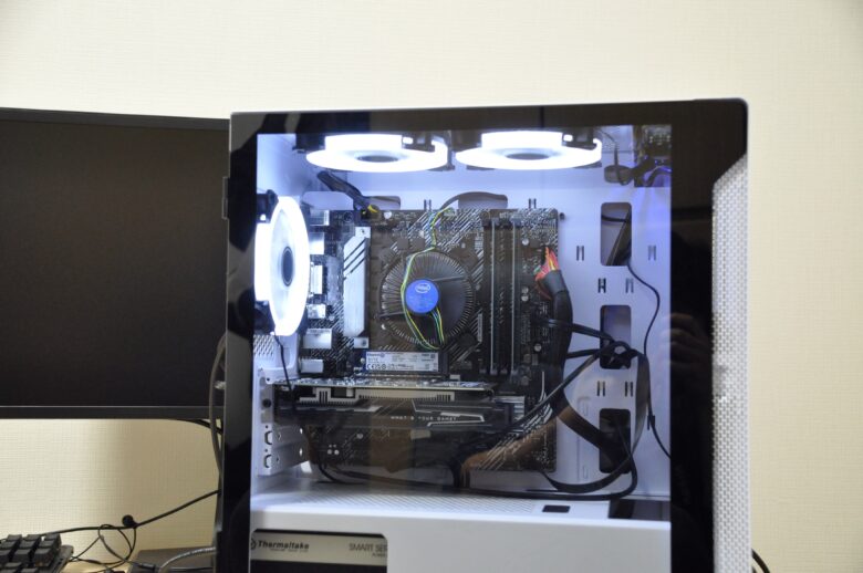 ホワイトPCケース 冷却ファン3基 USBポート4つ ホワイトPCケース 冷却