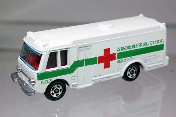ミニカーショップ ケンボックス トミカ 黒箱☆8☆いすゞ献血車（A型の