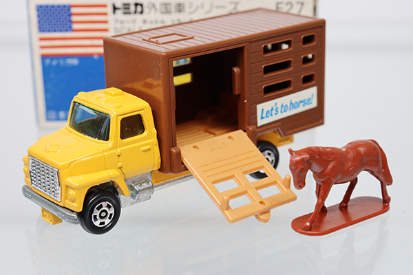 ミニカーショップ ケンボックス トミカ 青箱☆F27☆フォードキャトル