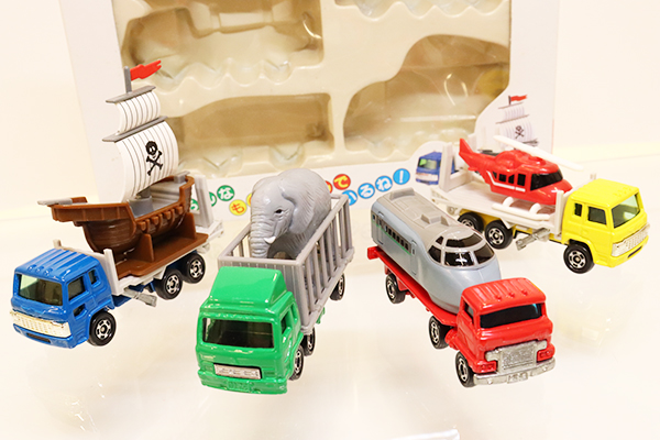 ミニカーショップ ケンボックス トミカギフトセットゆかいなトレーラー