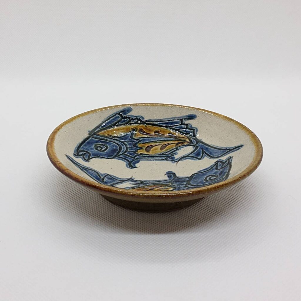 尾崎オマージュ【やちむん 宮城須美子氏 魚紋文様 深皿 ヒビあり