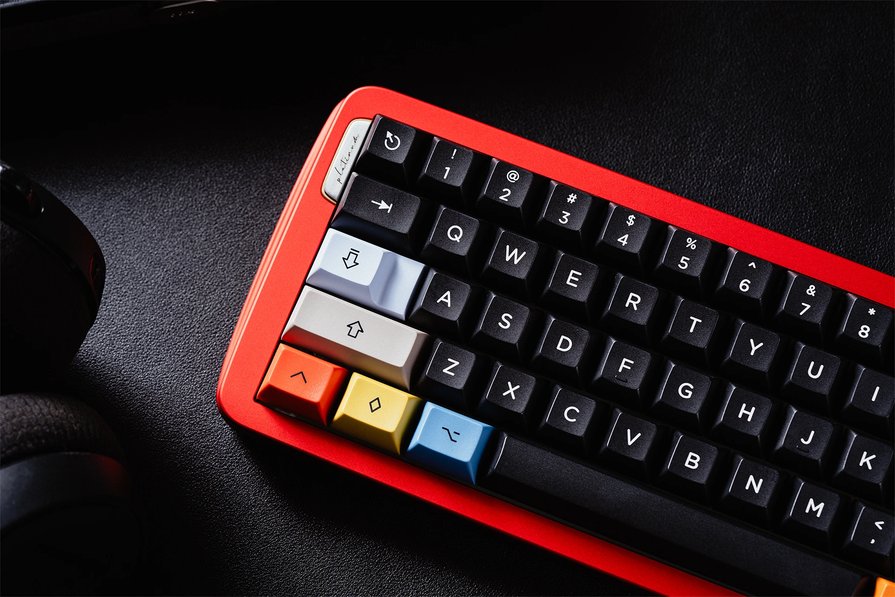 KAT White on Black Thickened Double Shot PBT Keycaps|Keyreative