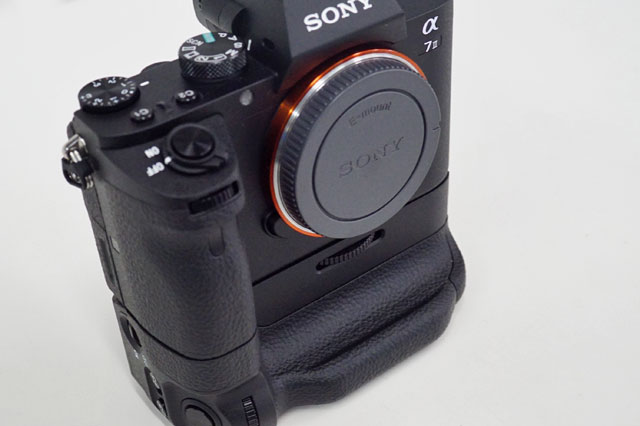 かなり使い勝手の良いα7Ⅱと縦位置グリップの組み合わせ。 - ソニーが