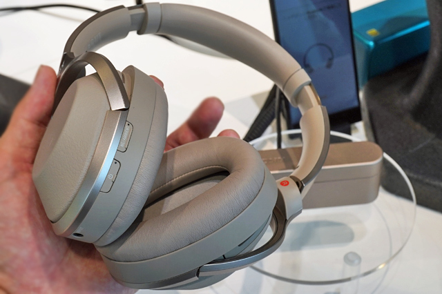 ワイヤレスノイズキャンセリングステレオヘッドセット「WH-1000XM2」を