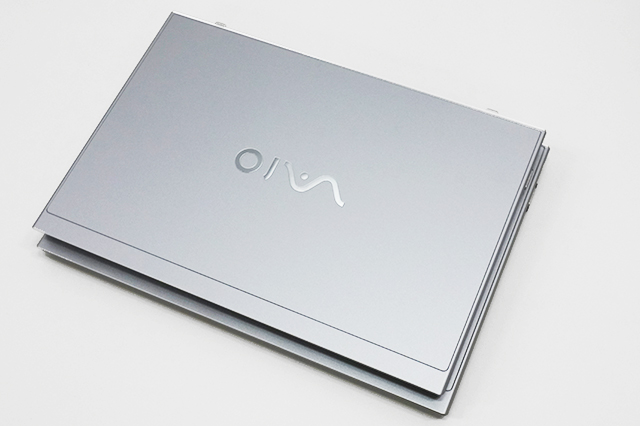 無駄な空間のない性能を凝縮。今までの13インチクラスのノートPCに取っ