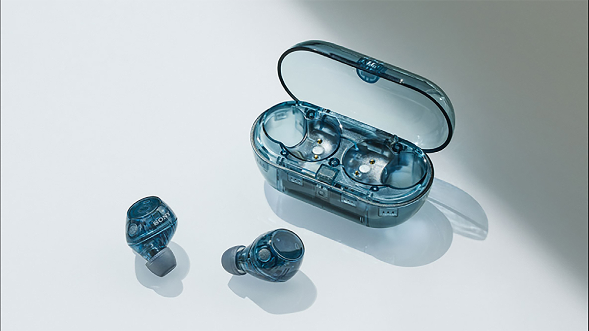 ソニーが海外発表したスケルトン仕様のグラスブルーの 新型NC対応完全