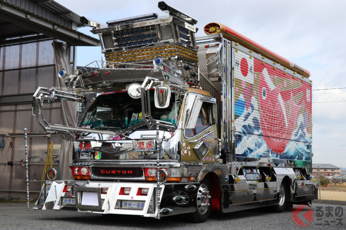 令和の世に「トラック野郎」現る!? 超ド迫力「ギラギラ電飾」に