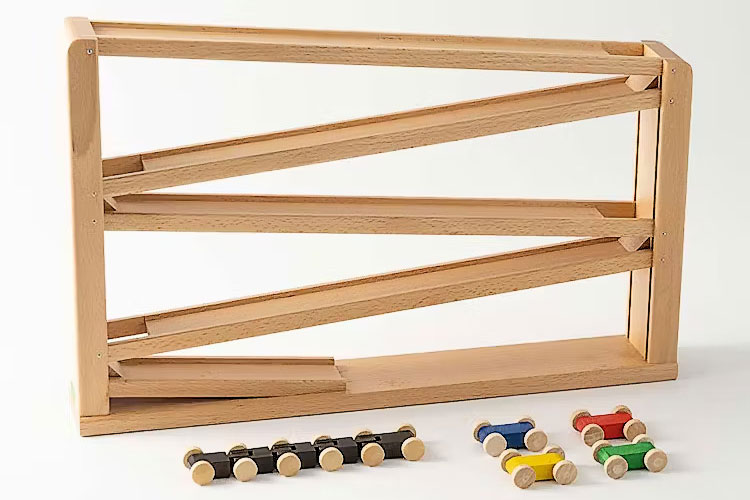 1歳さんにオススメしたいおもちゃ「クネクネバーン」の魅力とは