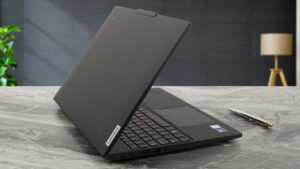 レノボ ThinkPad T16 Gen 3 レビュー - 速いパフォーマンス