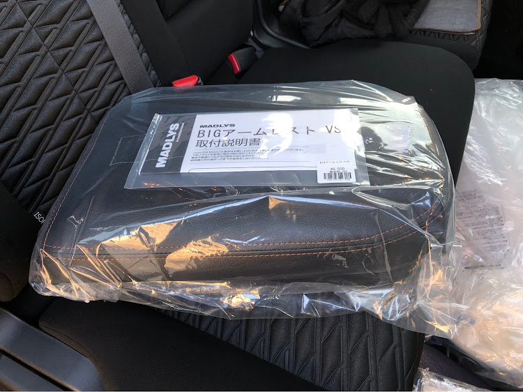 デリカD:5の輝オート・MADLYS・ビッグアームレストに関するカスタム