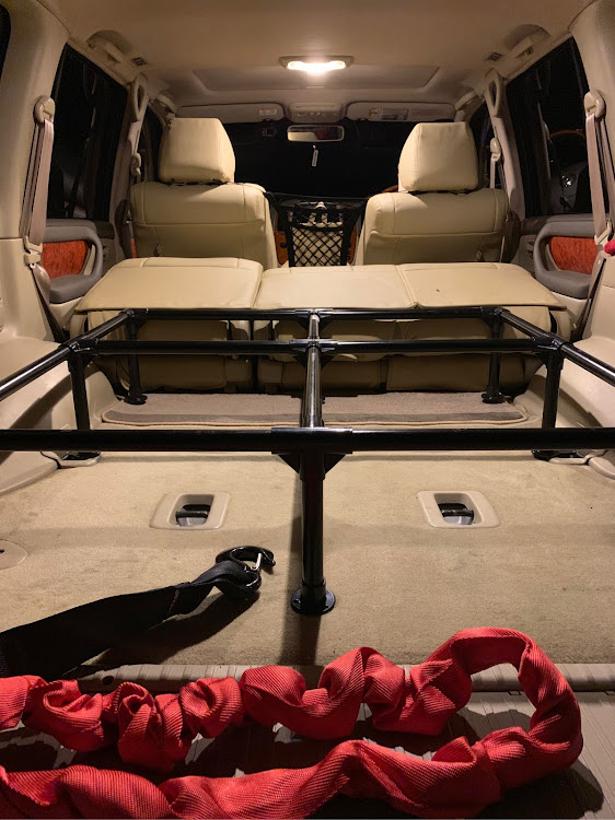 ランドクルーザー100のランドクルーザー100・ランクル100・ベッド