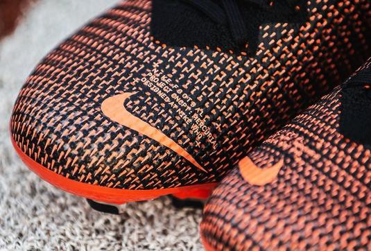 マーキュリアルヴェイパー13エリートFG 限定カラー KAMOで発売