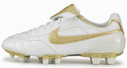 国内ゲリラ発売】 NIKE エアレジェンドR10 FG ロナウジーニョモデル