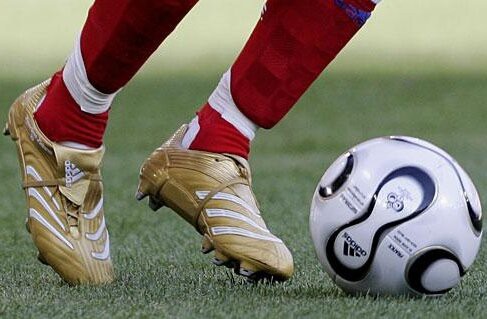 幻のゴールド！ジダンが履いたプレデターアブソリュートの復刻版が数量