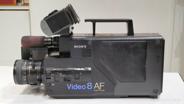 1985/昭和60/SONY/CCD-V8AF/初代8ミリビデオカメラCCD-V8のAF追加版