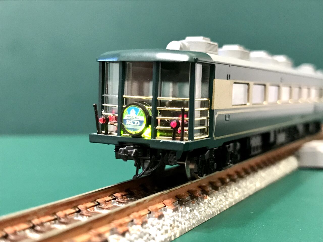 トミックス「サロンカーなにわ（初期製品）」のテールライト工作