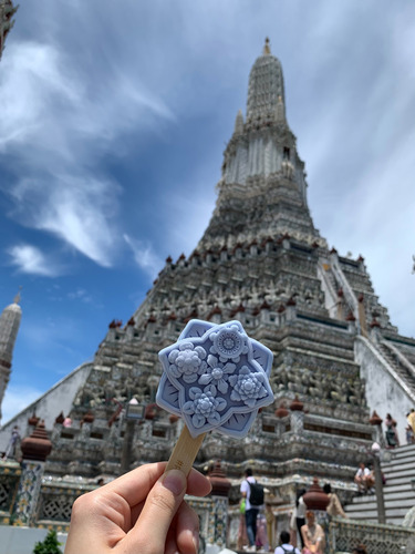 ワット・アルンと名物アイス】ワット・アルンとは「暁の寺」という意味