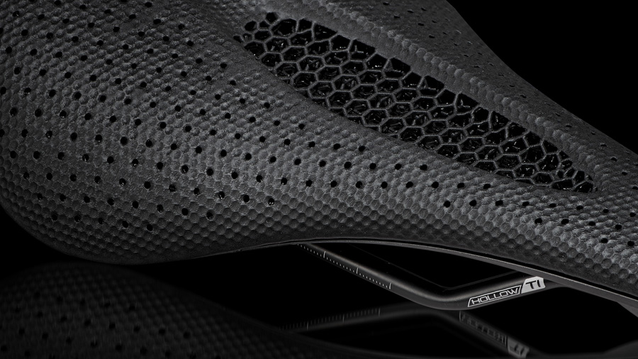 スペシャライズド】トライアスロンにも チタンレール採用のサドル